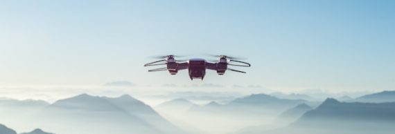 Innovation en biologie médicale : SYNLAB France expérimente le transport d’échantillons par drone Vol-de-drone-SYNLAB