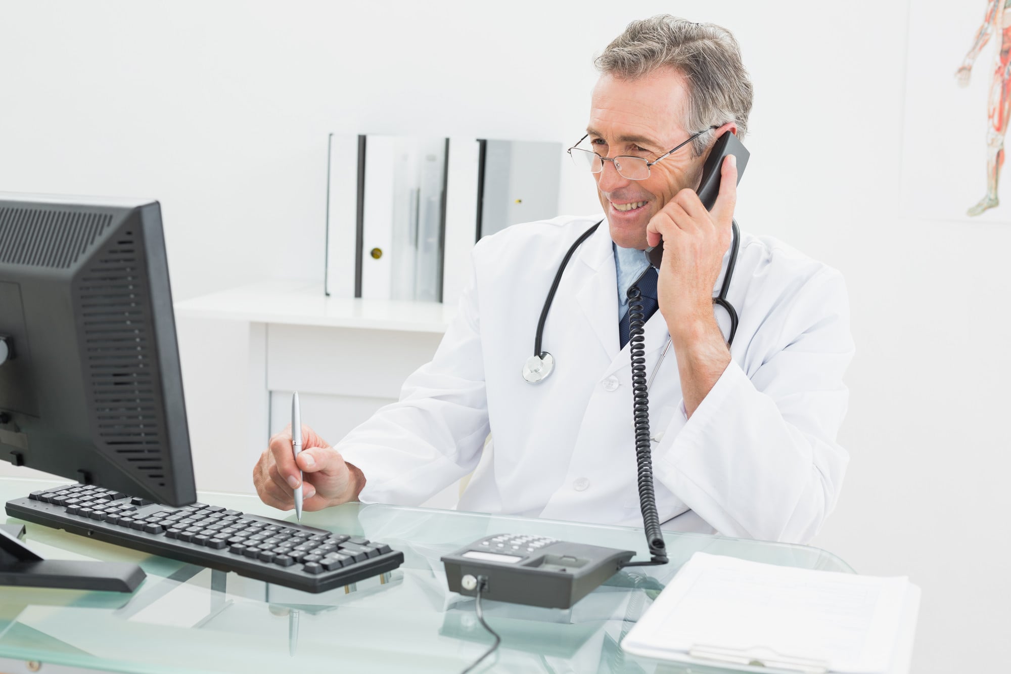 RS6272_sy_male_doctor_using_computer_sh_167112071_clean_2015-lpr