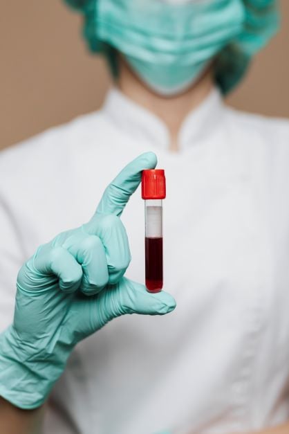 nurse-holding-blood-test-tube ok