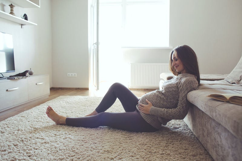csm_RS7976_sy_pregnant_woman_at_home_cl_A32487626_clean_2017-scr_9f6c86009f