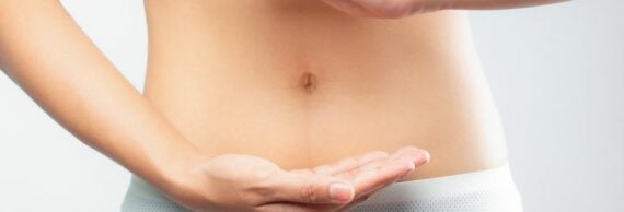 Calprolectine fectale et MICI Ventre d'une femme