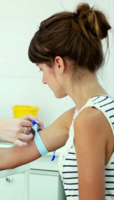 csm_RS4540_sy_doctor_blood_sampling_A-9977257_clean_2014-scr_f38ad517dc