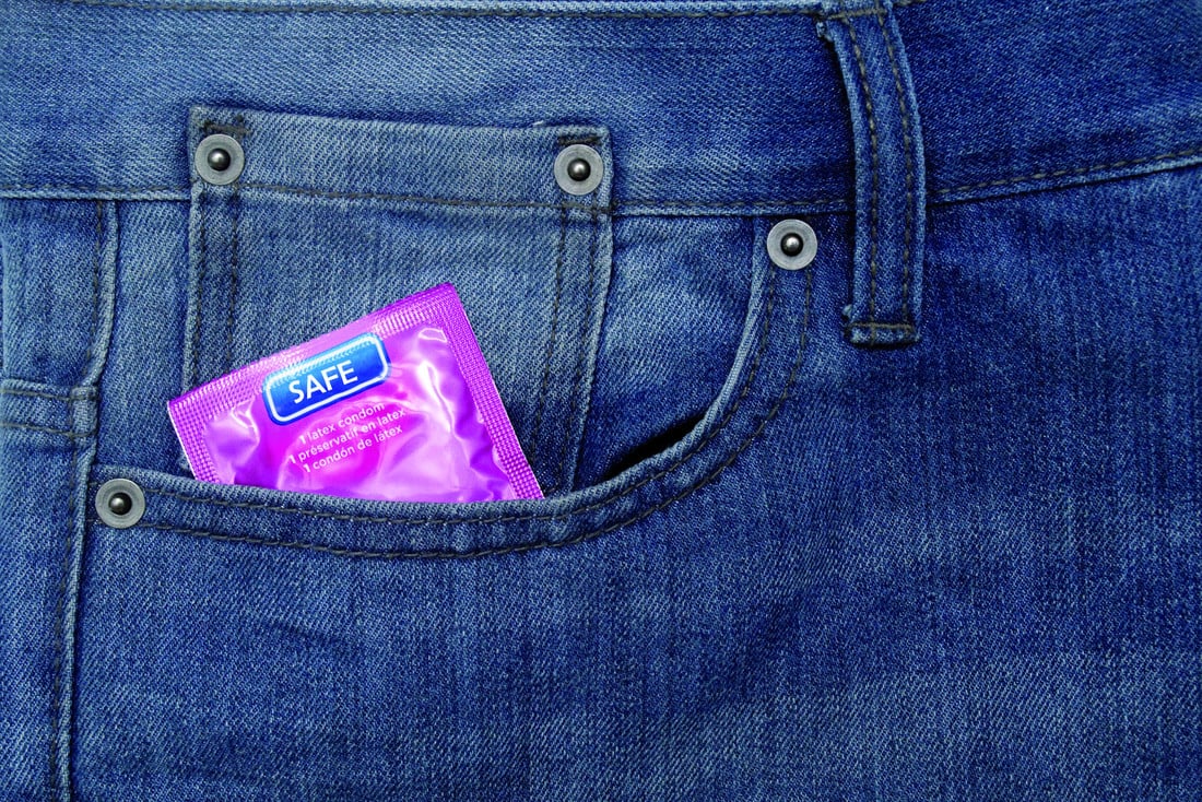 RS6819_sy_condom_on_a_pocket_cl_A22890658_clean_scr